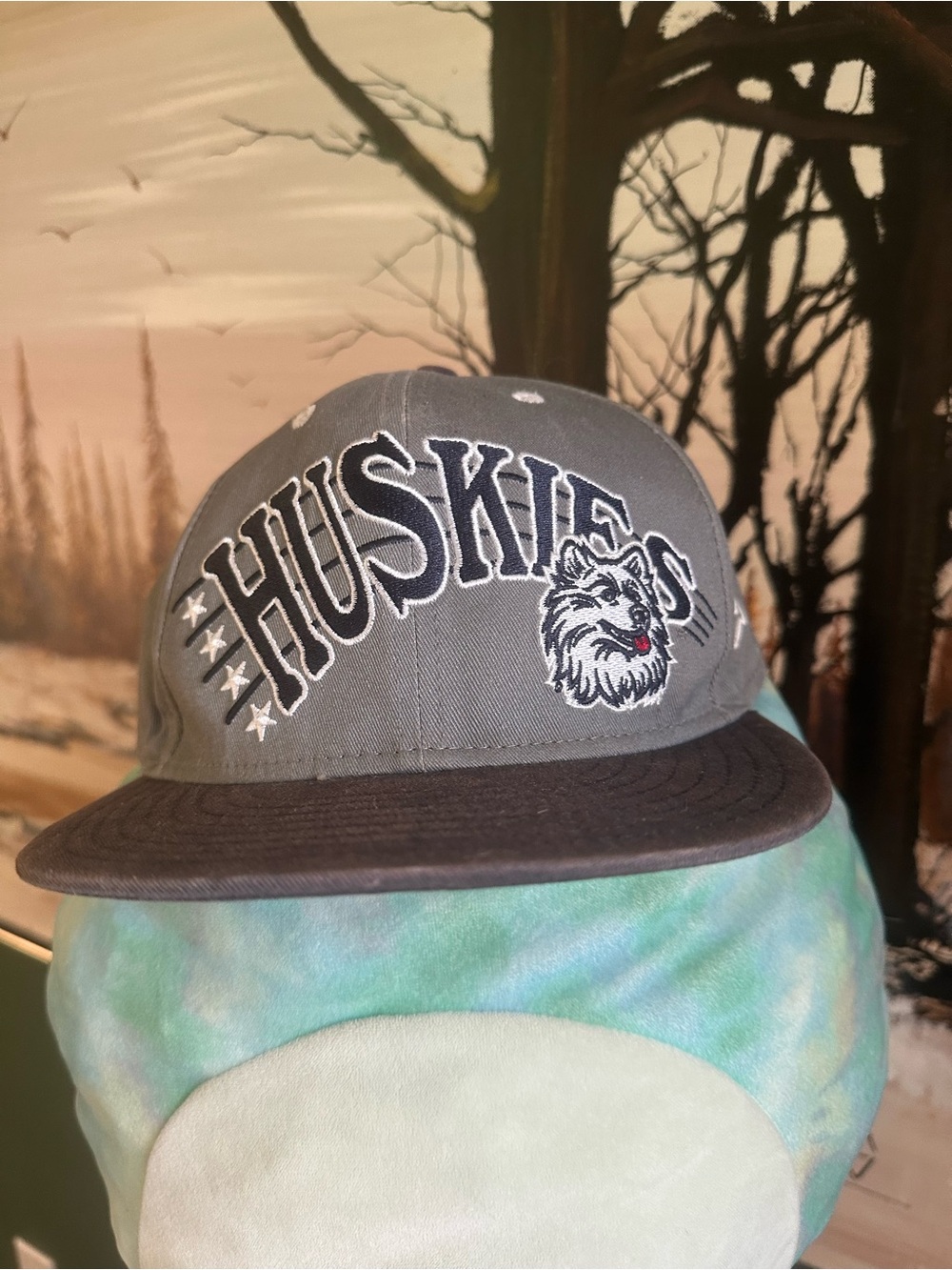 VINTAGE UCONN Huskies Snapback Hat with Old School Mascot Embroidery